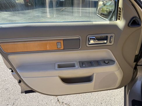 Used 2006 Lincoln Zephyr image 22