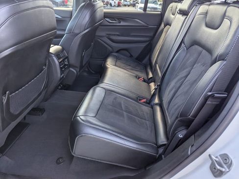 Used 2023 Jeep Grand Cherokee Altitude image 18