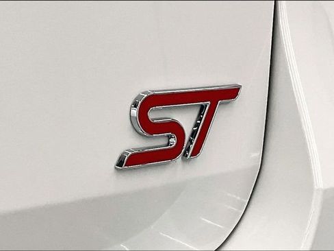 Used 2024 Ford Explorer ST w/ Technology Package image 9