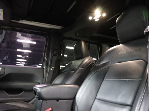 Used 2019 Jeep Wrangler Unlimited Sahara image 11