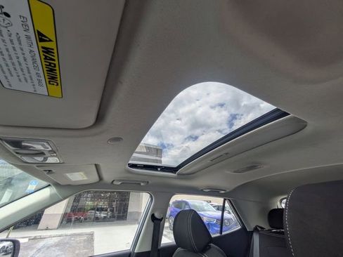 Used 2024 Hyundai Venue SEL FWD image 19