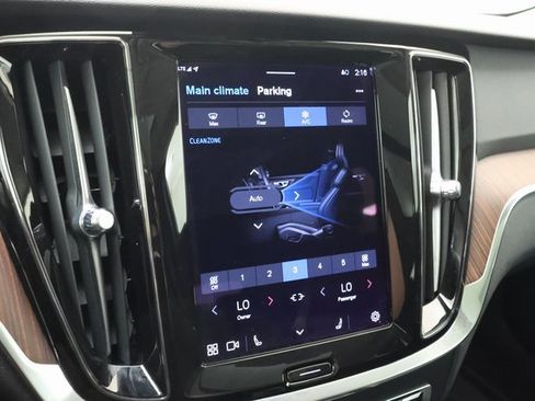 Used 2024 Volvo V60 B5 Cross Country Plus image 14