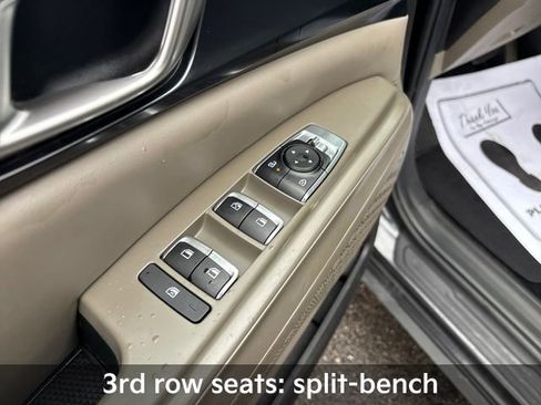 Used 2025 Kia Carnival LX image 14