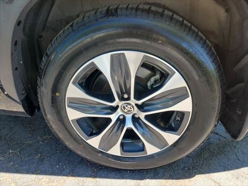 Certified 2020 Toyota Highlander XLE AWD/4WD image 26