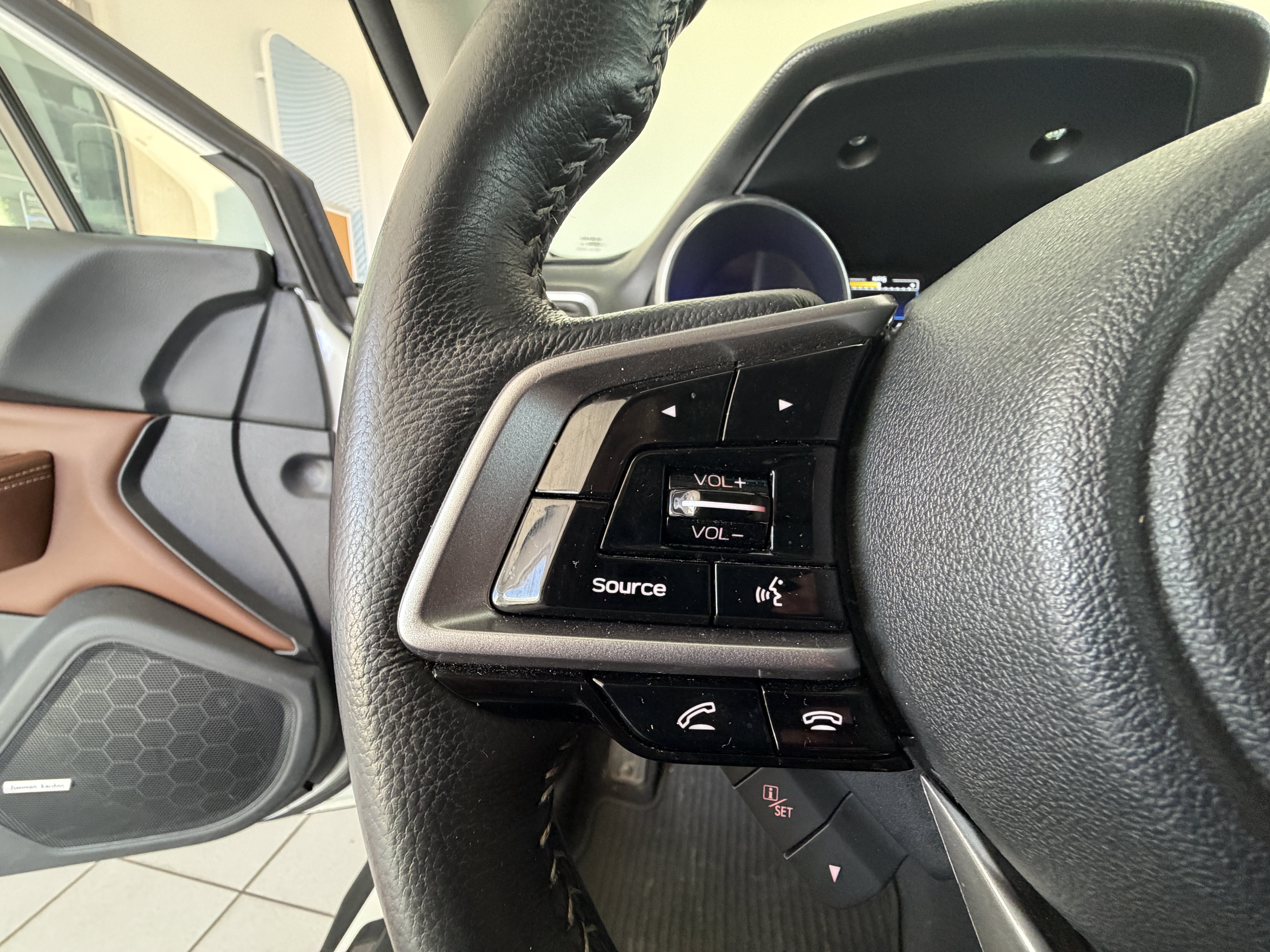 Used 2018 Subaru Outback 2.5i Touring AWD/4WD image 11