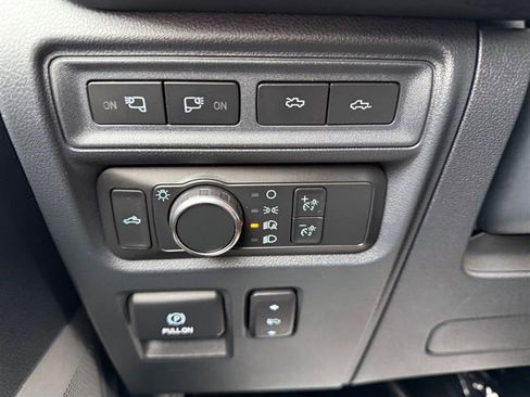 Used 2022 Ford F150 Lightning Platinum image 36