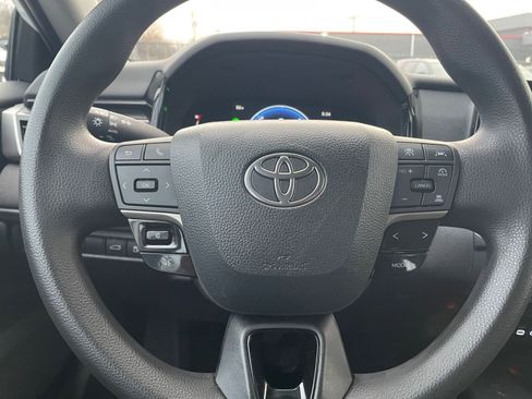 Used 2025 Toyota Camry LE image 27