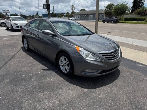 Used 2013 Hyundai Sonata GLS w/ Popular Equipment Pkg FWD image 2