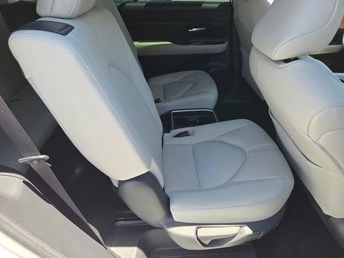 Used 2024 Toyota Grand Highlander AWD image 15
