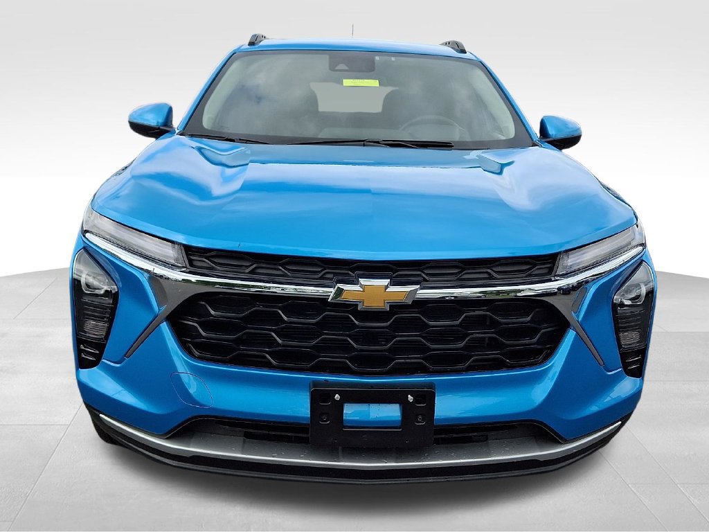 Used 2026 Chevrolet Trax LT w/ Driver Confidence Package FWD image 2