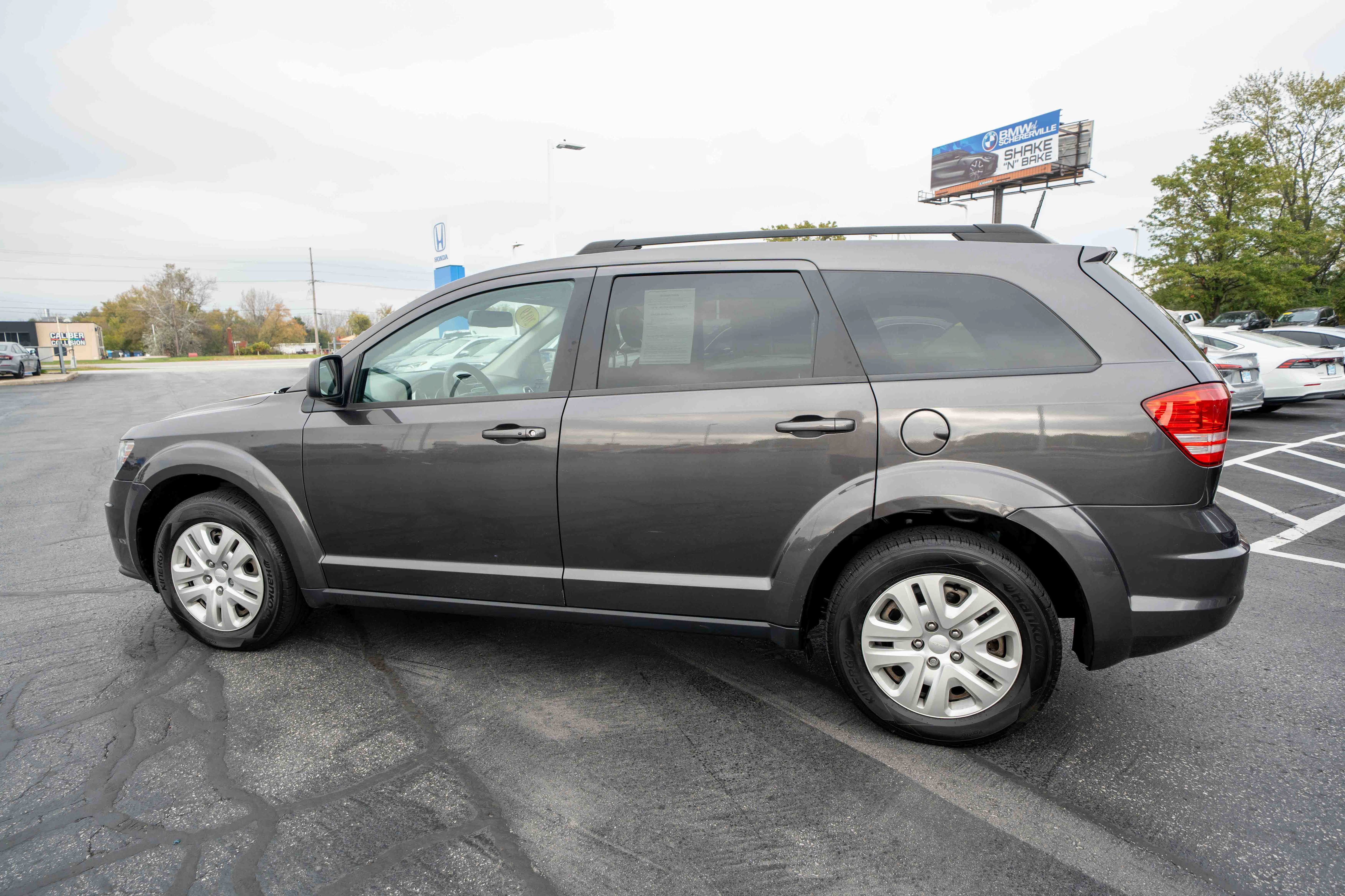 Used 2019 Dodge Journey SE FWD image 4