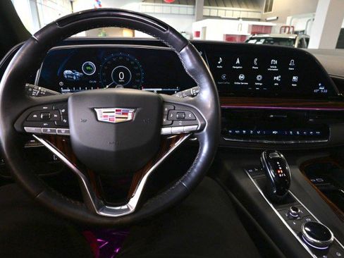 Used 2023 Cadillac Escalade Premium Luxury AWD/4WD image 31