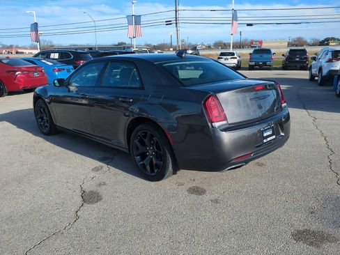 Used 2023 Chrysler 300 Touring w/ Sport Appearance Package image 6