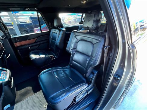 Used 2018 Lincoln Navigator L Select w/ Technology Package image 21