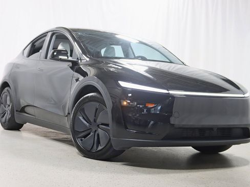 Used 2026 Tesla Model Y AWD image 7