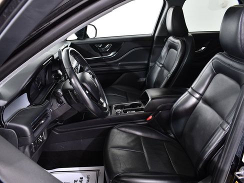 Used 2022 Lincoln Corsair AWD w/ Premium Package image 6