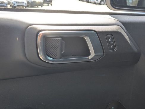 Used 2025 Ford Bronco Badlands image 10