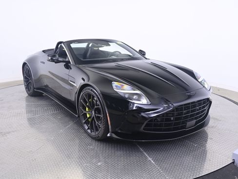 Used 2026 Aston Martin V8 Vantage Coupe RWD image 9