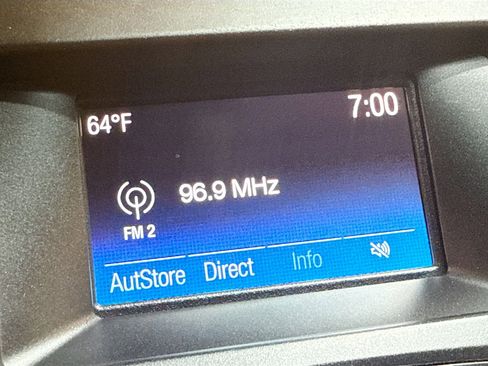 Used 2015 Ford Edge SE image 19