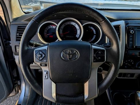 Used 2014 Toyota Tacoma 4x4 Double Cab image 17