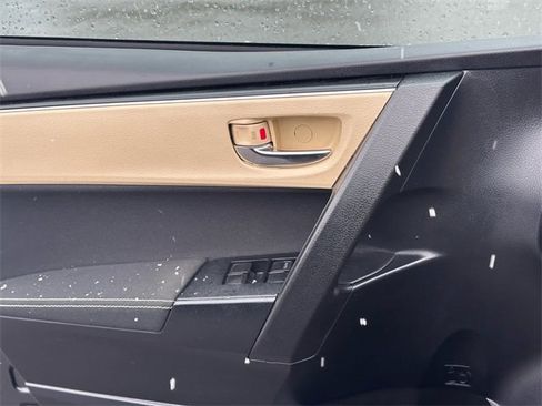 Used 2017 Toyota Corolla L image 17