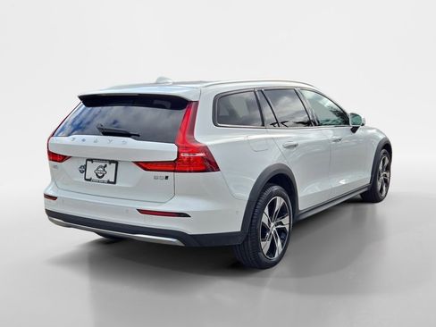 Certified 2024 Volvo V60 B5 Cross Country Plus image 7