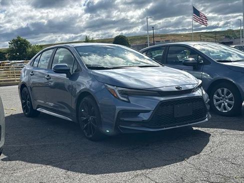 Certified 2026 Toyota Corolla SE w/ SE Package FWD image 1