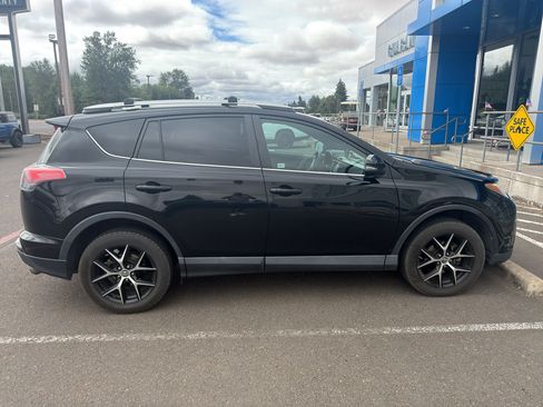 Used 2016 Toyota RAV4 SE w/ Advanced Technology Package AWD/4WD image 5