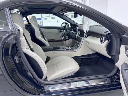 Used 2017 Mercedes-Benz SLC 300 image 17