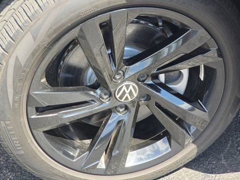Used 2024 Volkswagen Tiguan SE R-Line AWD/4WD image 18