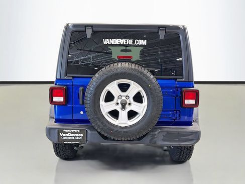 Used 2018 Jeep Wrangler Unlimited Sport S AWD/4WD image 9