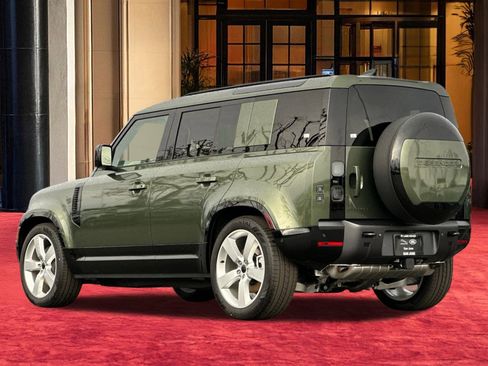 New 2026 Land Rover Defender 110 X-Dynamic SE image 4