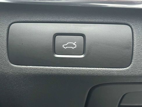 Used 2025 Volvo XC90 B6 Ultra w/ Protection Package Premier image 33