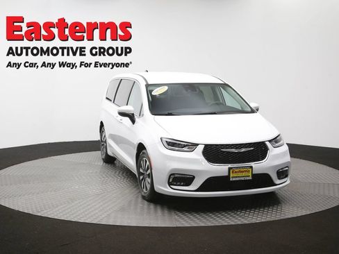 Used 2023 Chrysler Pacifica Touring-L FWD image 54