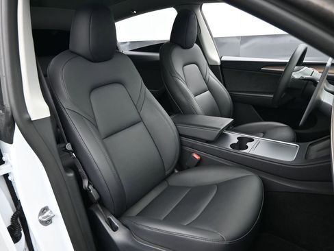 Used 2024 Tesla Model Y Long Range image 31