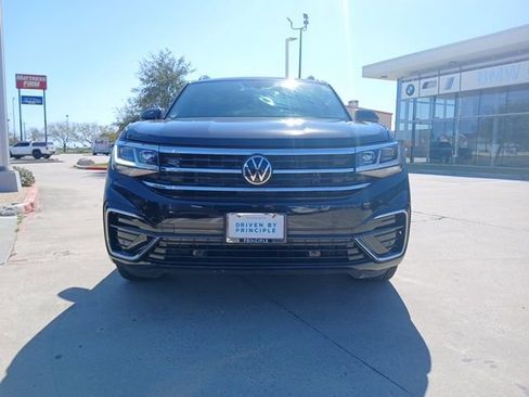 Used 2021 Volkswagen Atlas SE w/ Panoramic Sunroof Package image 2