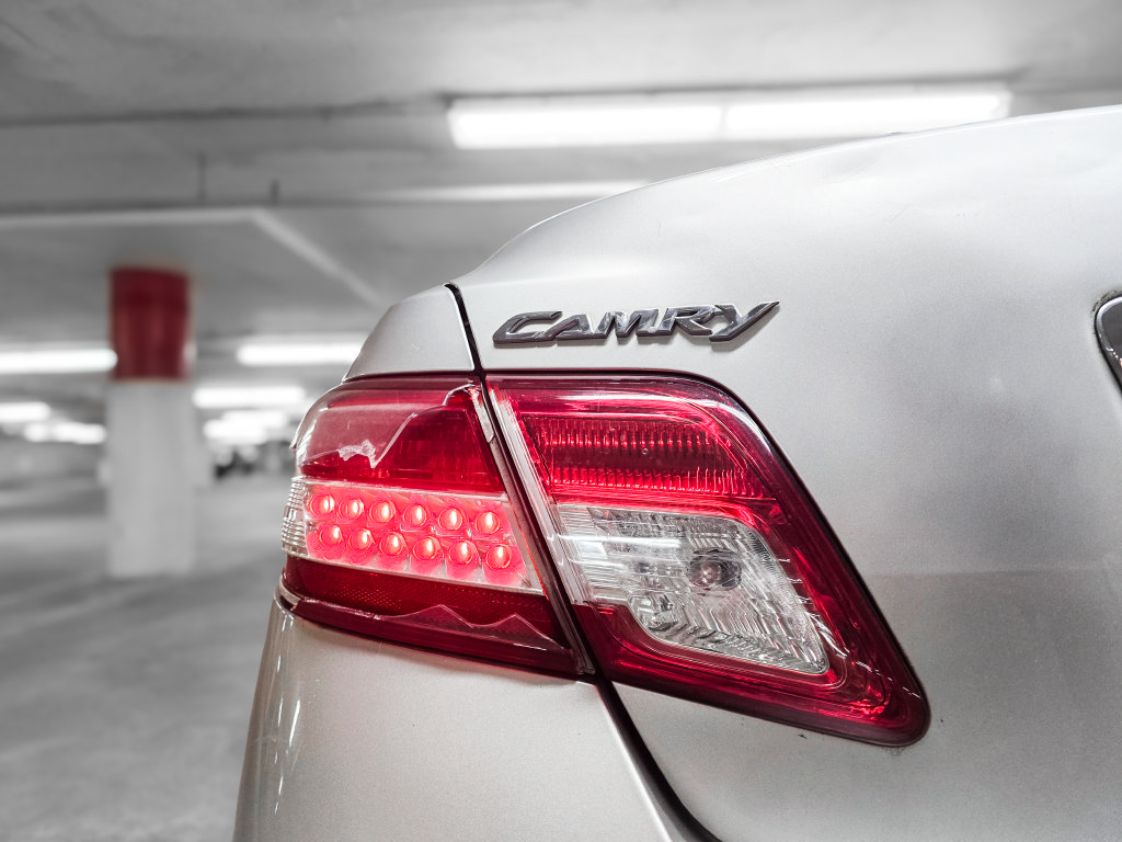 Used 2011 Toyota Camry XLE w/ XLE Extra-Value Pkg #2 FWD image 11