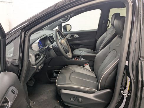 New 2026 Chrysler Pacifica Limited w/ S Appearance Package AWD/4WD image 16