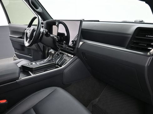 Used 2024 Lexus GX 550 AWD/4WD image 16