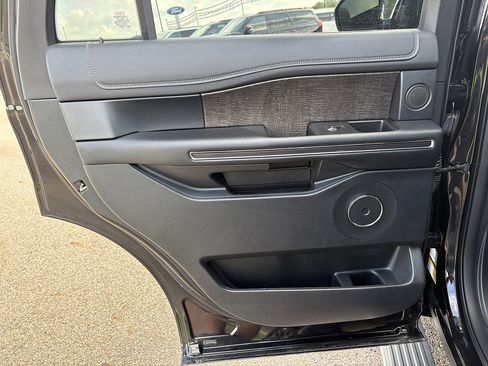 Used 2021 Ford Expedition Limited AWD/4WD image 18