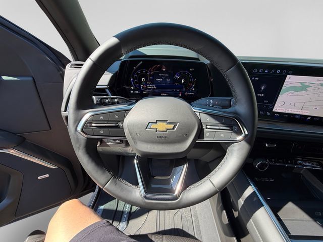 Used 2025 Chevrolet Tahoe High Country AWD/4WD image 13