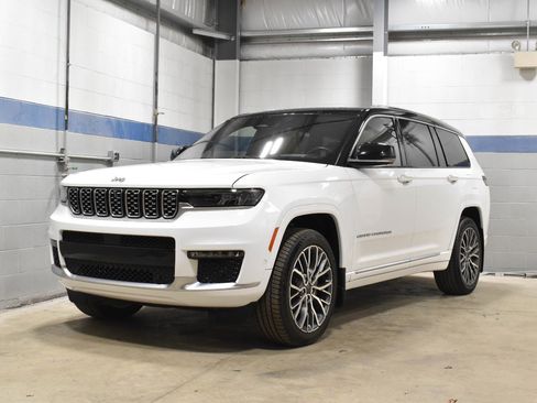 Used 2022 Jeep Grand Cherokee L Summit w/ Advanced Protech Group IV image 2