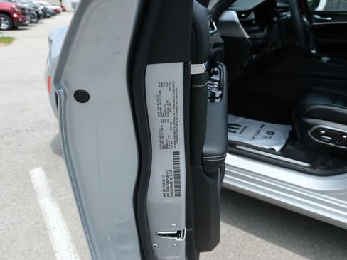 Used 2023 Jeep Grand Cherokee Overland w/ Advanced Protech Group III image 43