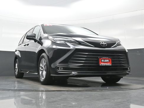 Used 2026 Toyota Sienna XLE FWD image 28