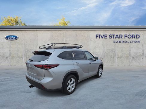 Used 2024 Toyota Highlander LE image 8