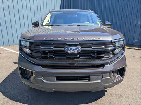Used 2025 Ford Expedition Active AWD/4WD image 2