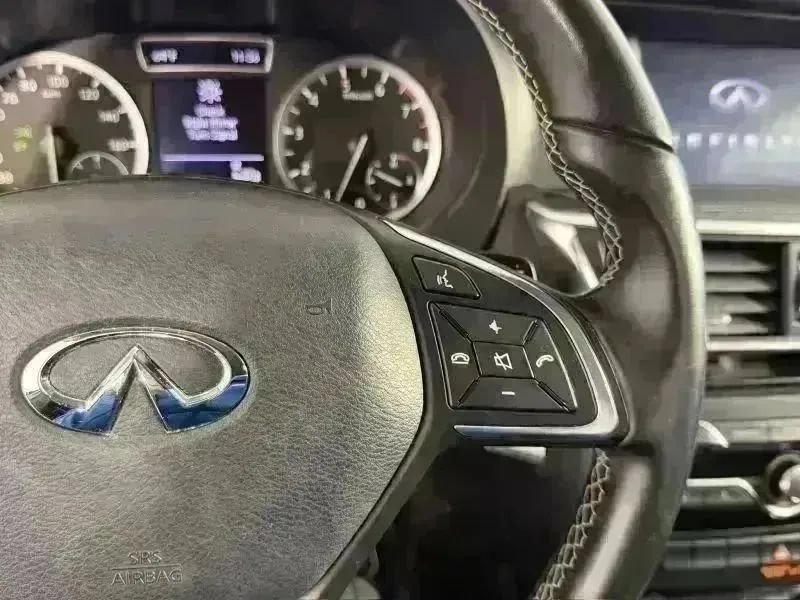 Used 2017 INFINITI QX30 FWD image 29