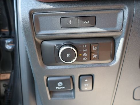 Used 2024 Ford Expedition Limited AWD/4WD image 18