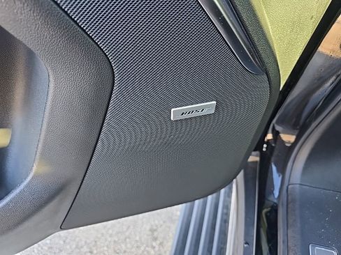 Used 2025 GMC Yukon Denali w/ Sun & Power Step Package image 10