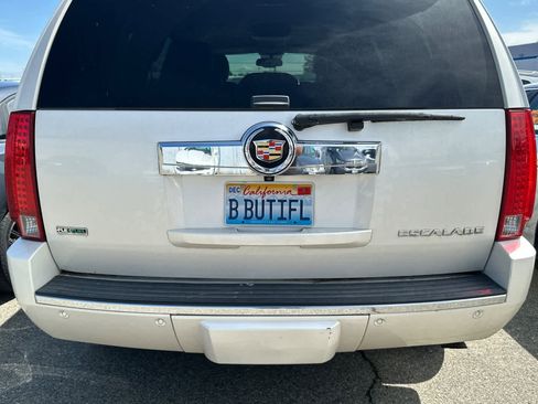 Used 2011 Cadillac Escalade 2WD image 19